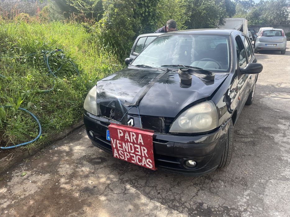 Renault clio 1.2 . 8. V Ano 2003