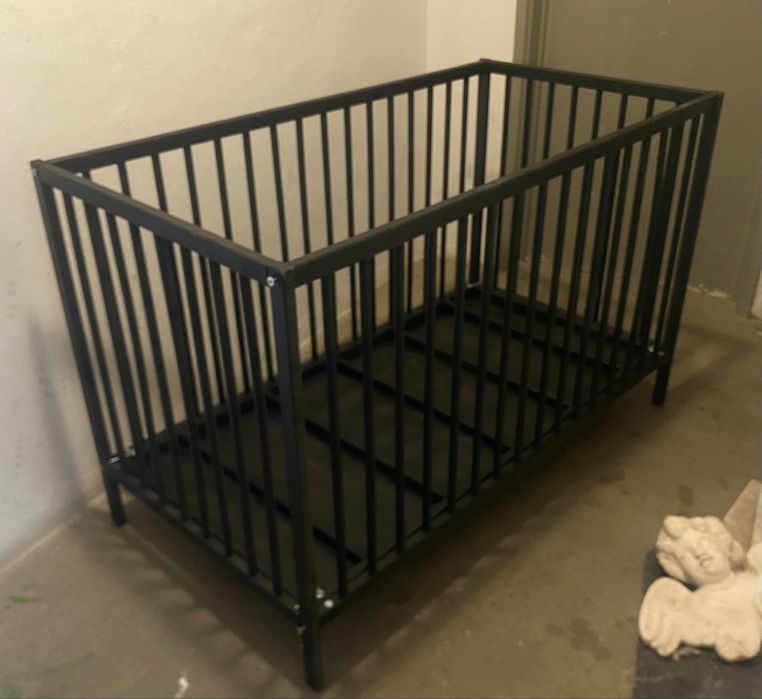 Berço de madeira IKEA