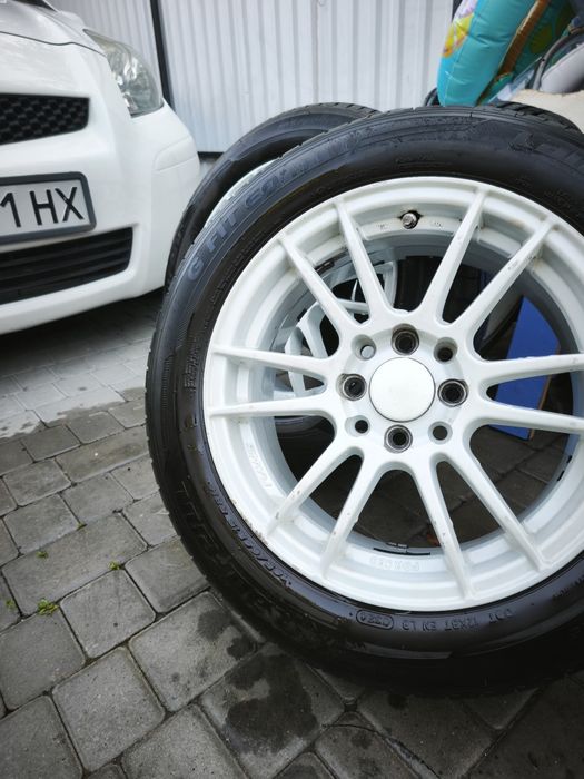 Продаётся личный автомобиль Toyota Yaris 2011 года