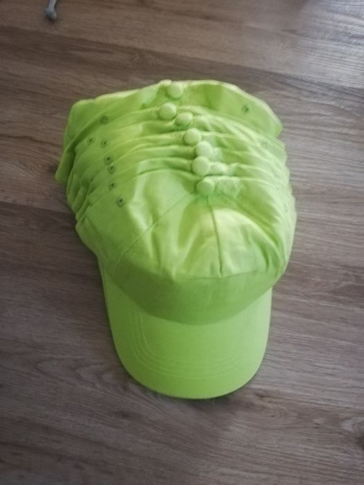 Bonés de criança cor verde Lima - novos