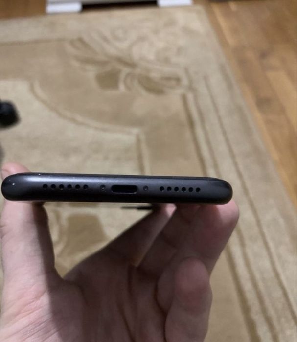 прлдам срочно 11 айфон