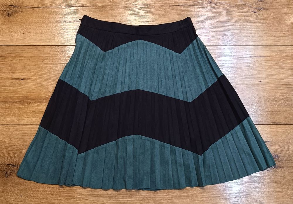 Przepiękna plisowana spódnica L