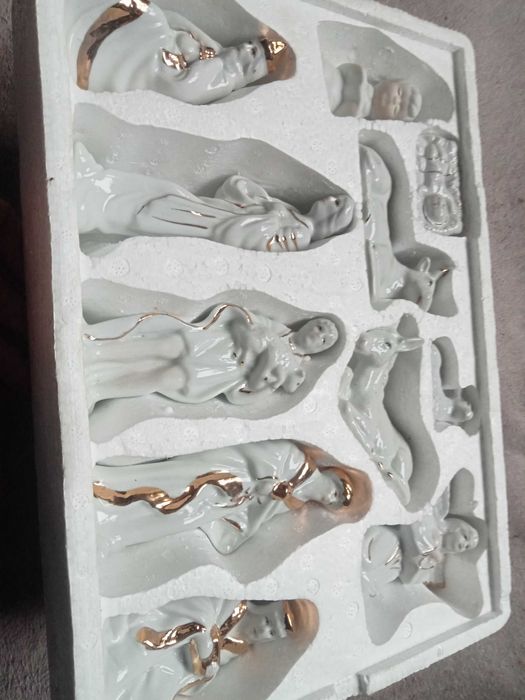 Figurki porcelanowe szopka boże narodzenie Porcelana złocona