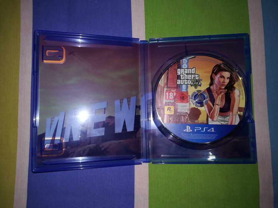 Playstation 4 500GB + 3 Jogos