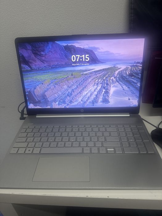 Notebook HP i5 (rato está incluso)