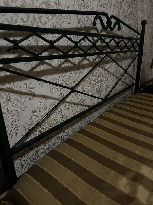 Cama casal em ferro + colchao 200X145