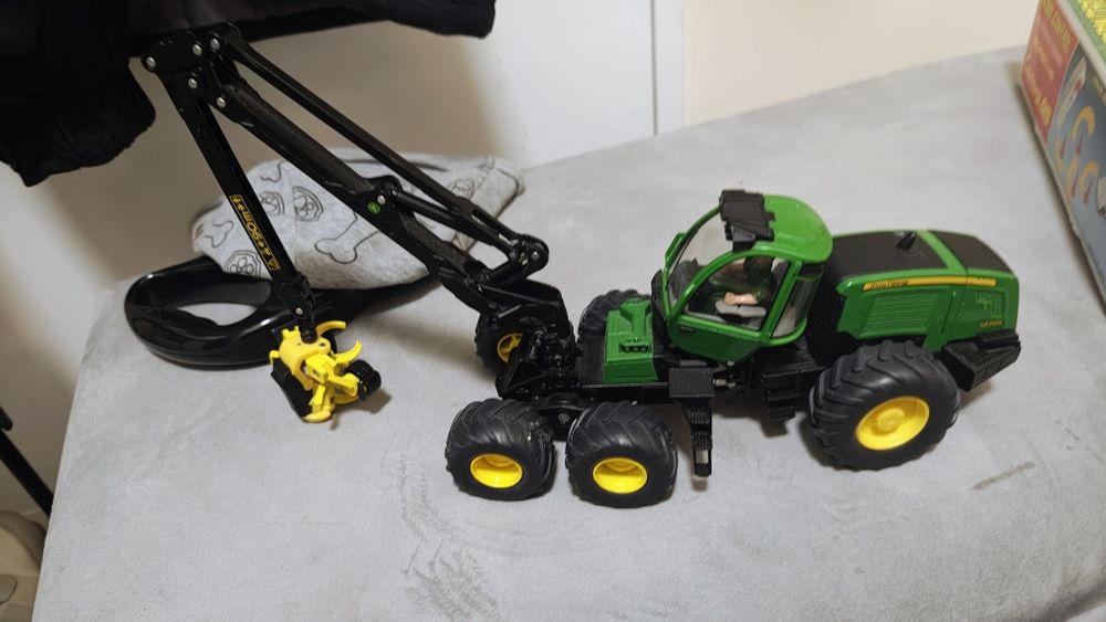Siku john deere harvester 1:32