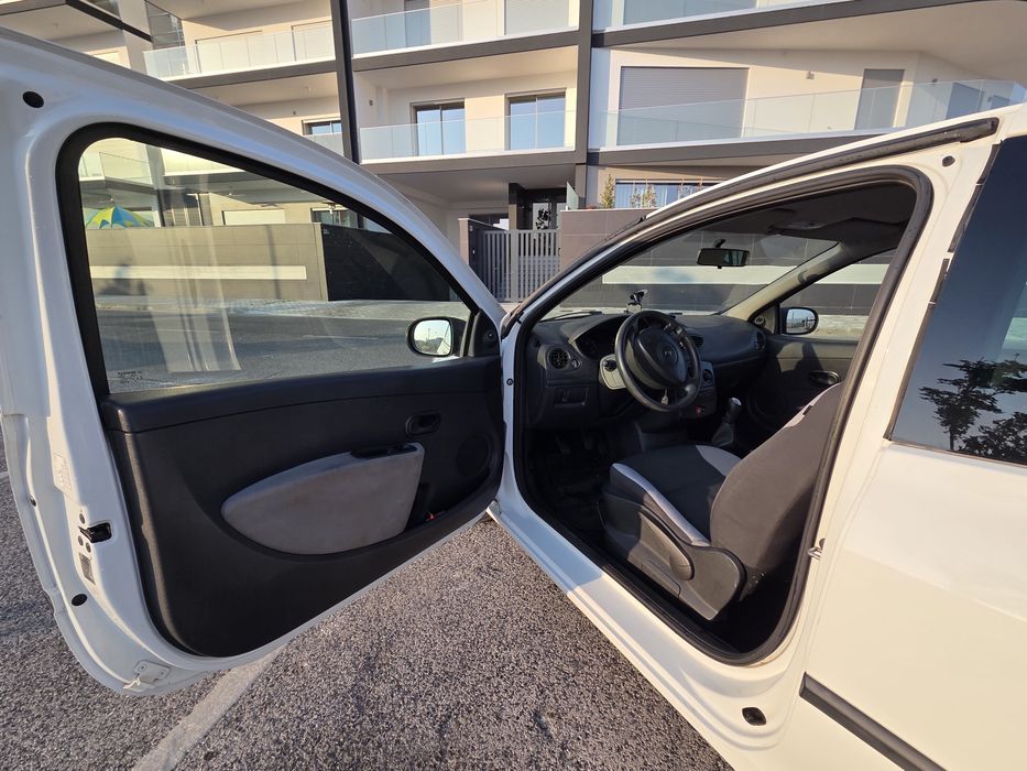 Renault Clio 15 DCI comercial em óptimo estado