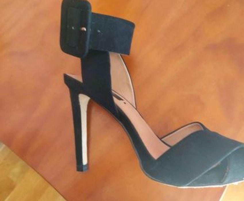 Sandálias pretas da Zara