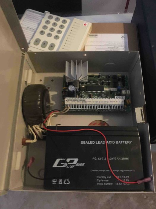 Сигналізація DSC classic PC585H, детектор руху, кабели, "пищалки".