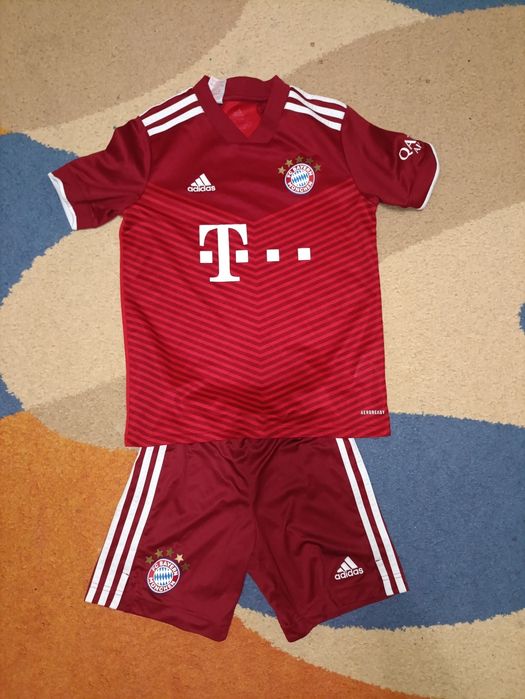 Форма футбольного клубу Bayern(Баварія)