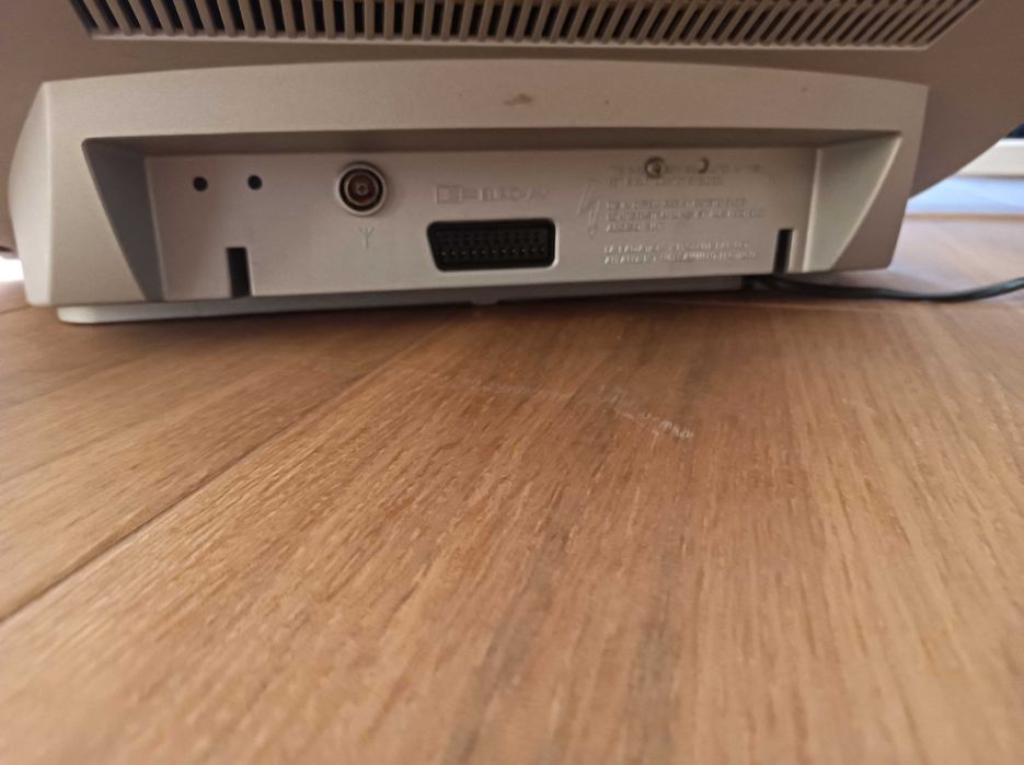 Televisão SANYO usada64730228386049123