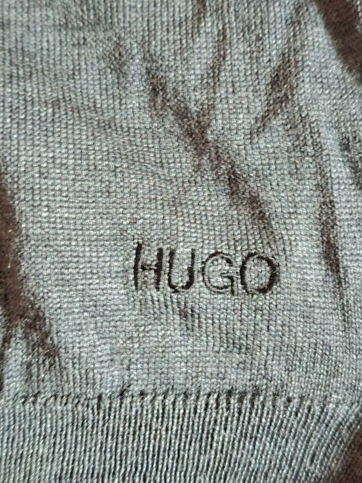 HUGO BOSS Шерстяной свитер с V-образным вырезом
