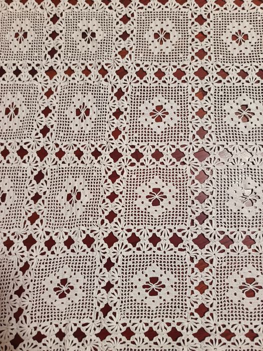 Colcha / toalha de mesa em crochet feita à mão