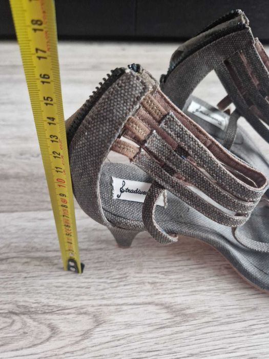 Nowe sandały marki Stradivarius rozm 39