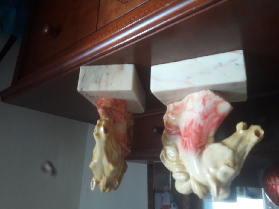 Vendo 2 Cavalos para segurar livros. Não  vendo separados