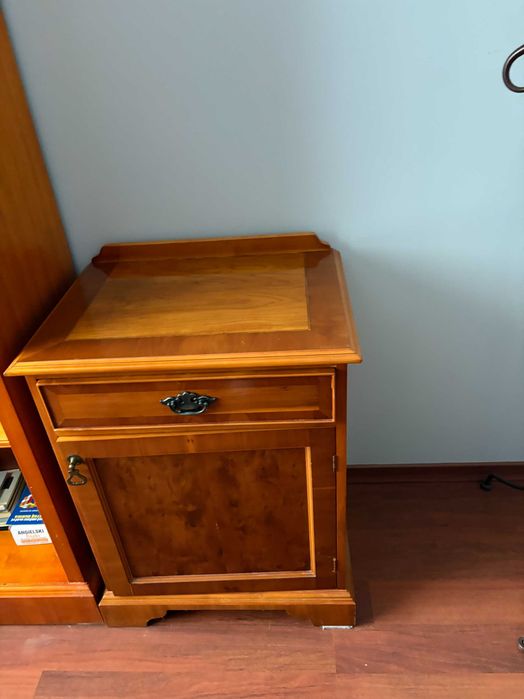 Szafka drewniana szt 2