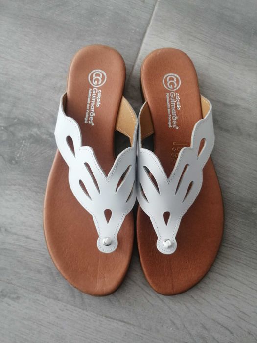 Sandálias novas Tam. 39