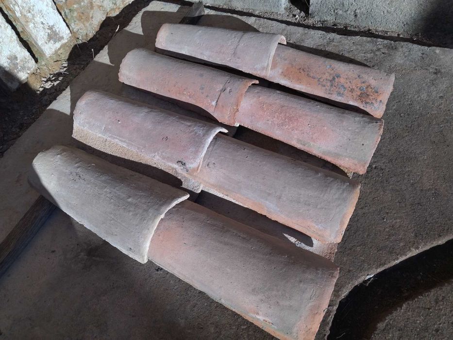 Telhas rústicas de canudo regionais lavadas com máquina de pressão