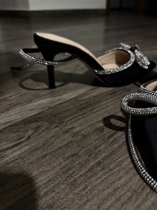 Каблуки бант черные