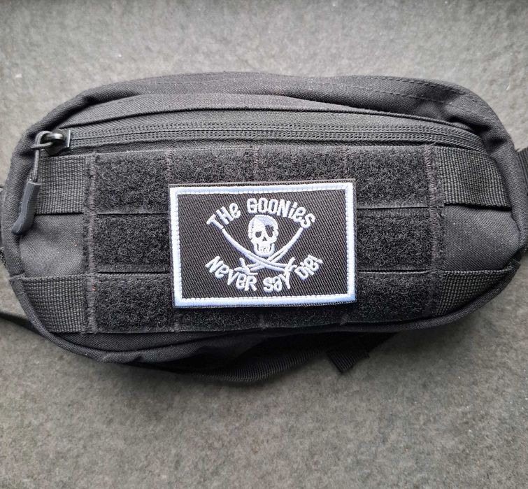 Naszywka The Goonies Never Say Die na rzep – patch retro film 80s