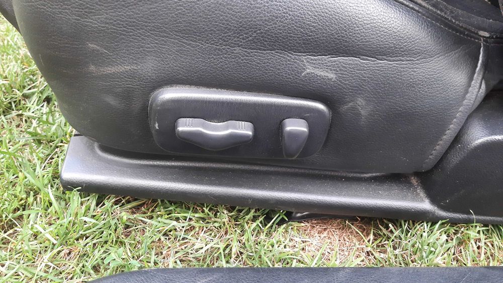 komplet foteli fotele Nissan Primera P12 hb skóra grzane elektryczne