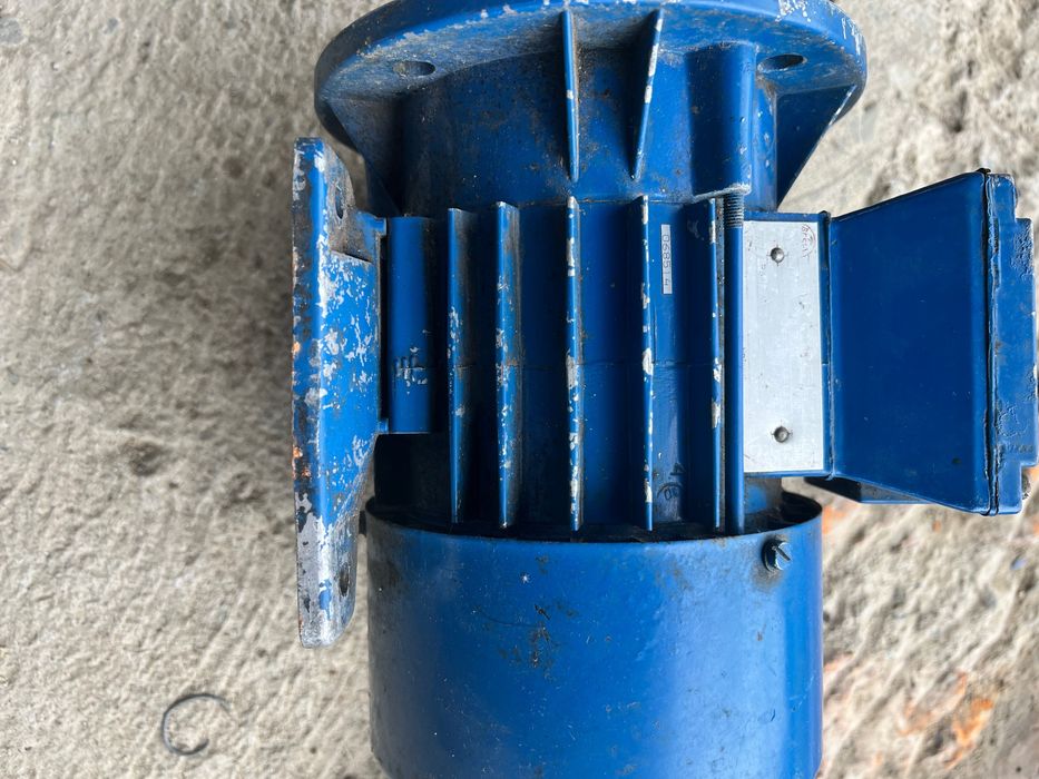 Silnik 3 fazowy wolnoobrotowy 0,37kw