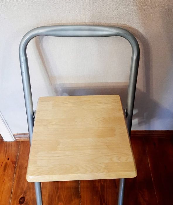 Składane krzesła hoker