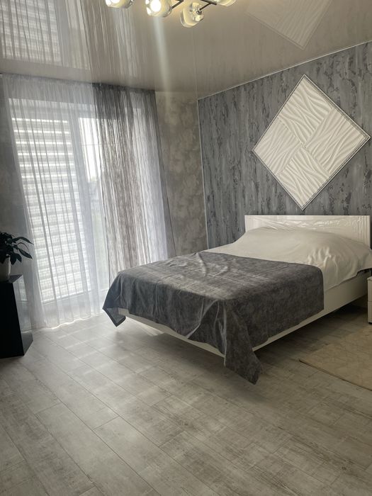 Продам 2- поверховий котедж з ремонтом, меблями, технікою і гаражем.