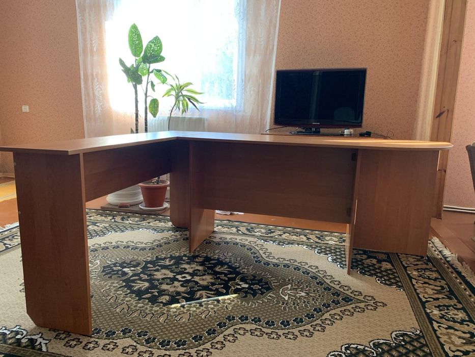 Стіл письмовий із приставкою