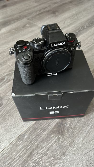 Panasonic Lumix S5 Body — Full Frame, 24.2 Мп, 4K, малий пробіг