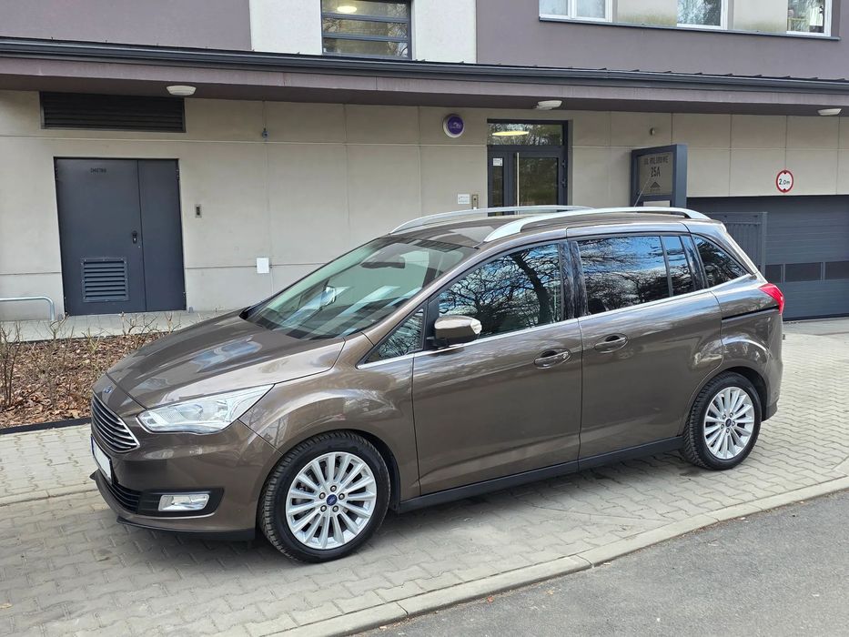 Ford Grand C-MAX Bogato wyposażony Ładny Kolor Mały przebieg