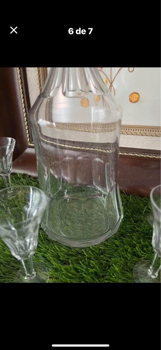 Garrafa em cristal com copos