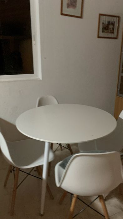 Mesa redonda 4 cadeira