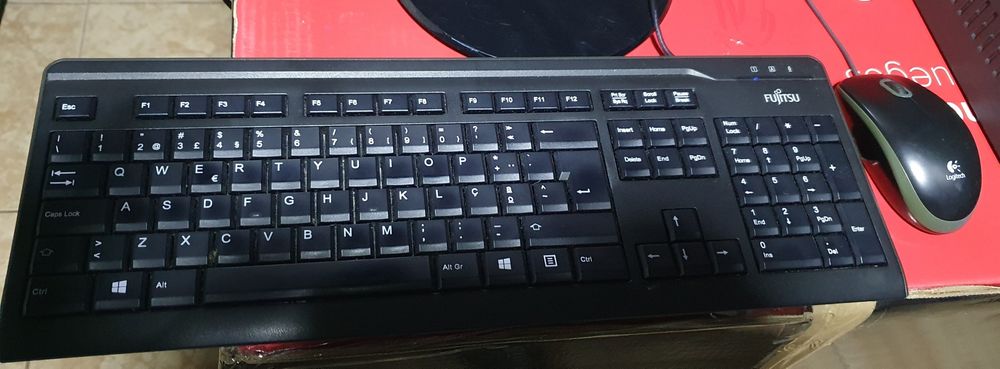 Computador fujitsu i5