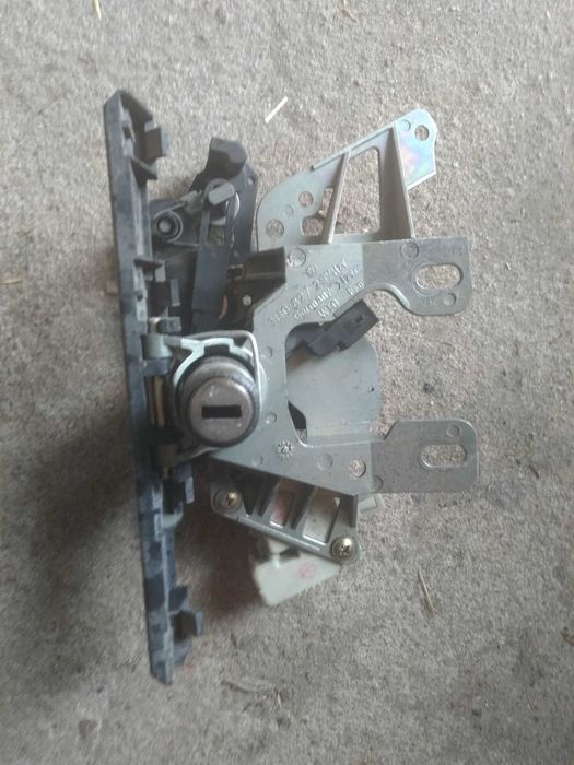 zamek klapy bagaznika czujnik 3B09`59643  passat b5 przedlift