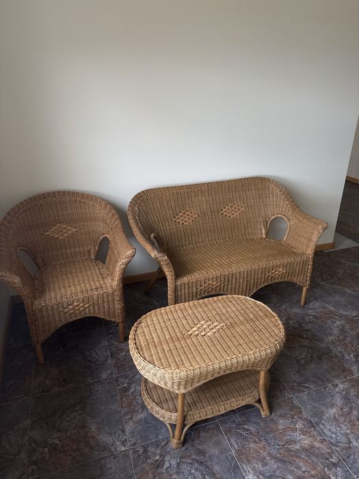 Cadeiras e mesa jardim ou interior