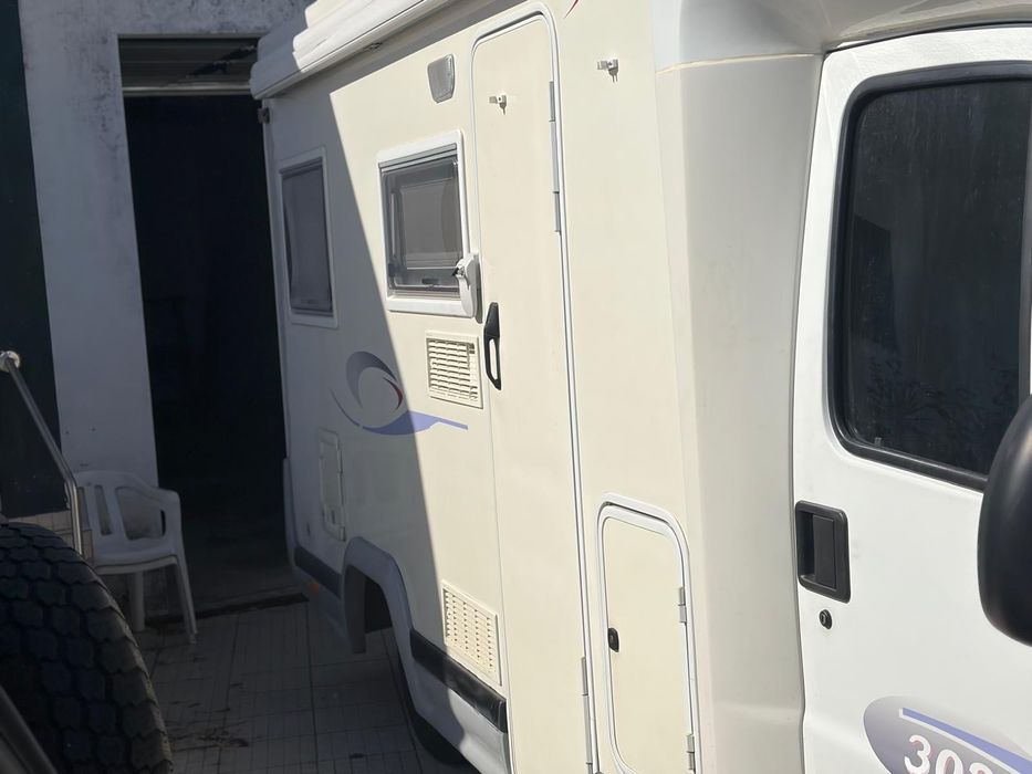 Auto caravana em bom estado