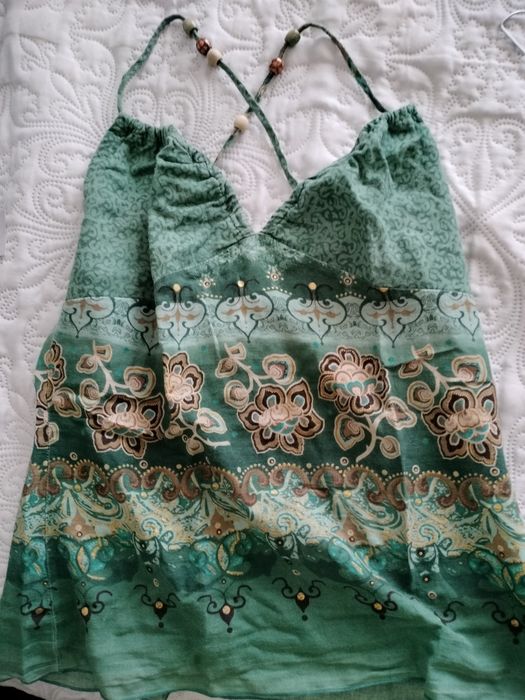 Blusa/Top muito bonita, em tons de verde. Charlote Russe M/Nova