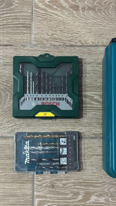 Furadeira Makita + kit