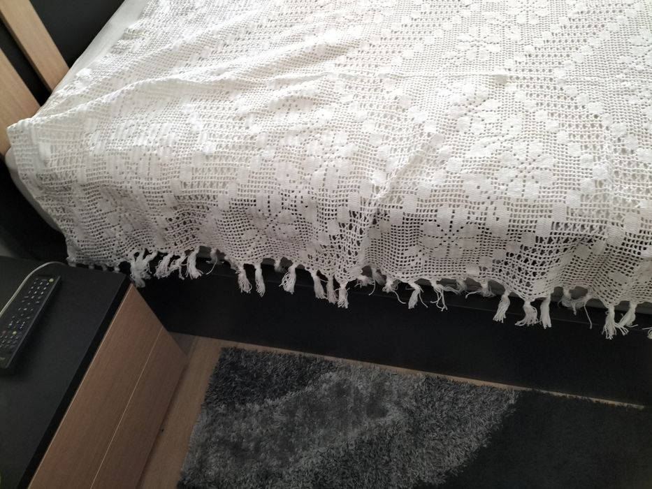 colcha feita em renda e á mão