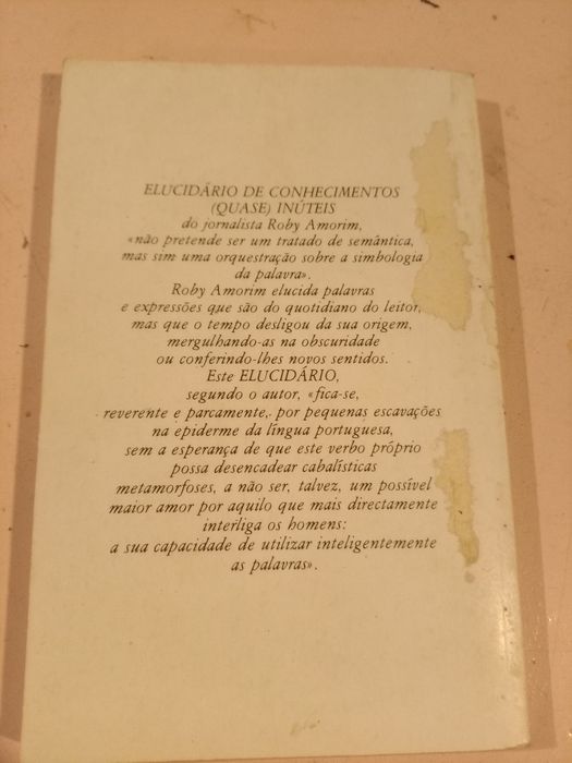 Livro Elucidário de conhecimentos quase inúteis