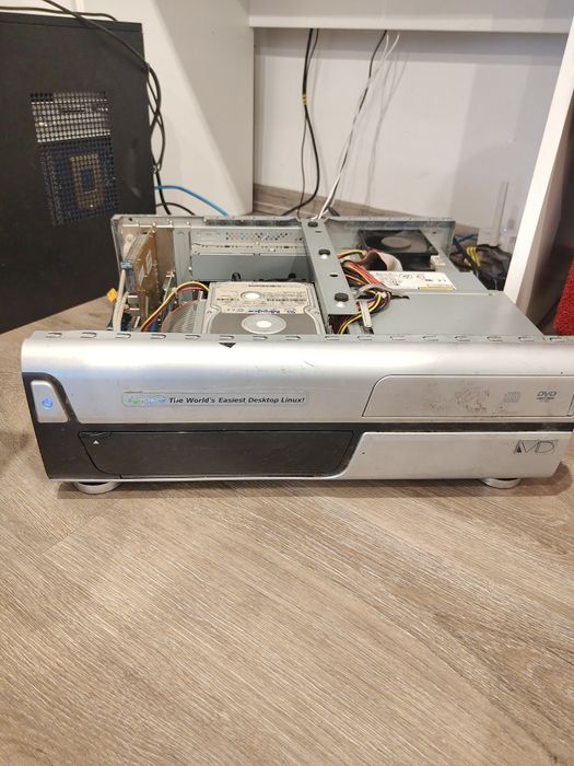 Stary komputer Retro PC Linspire Lintel