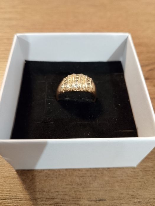 Złoty pierścionek z cyrkoniami pr.585