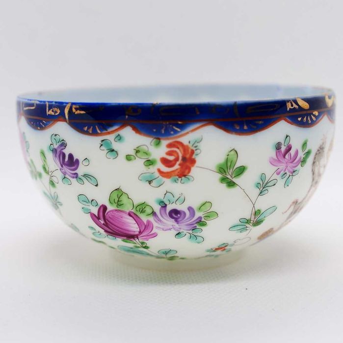 Chávena de chá com pires em porcelana