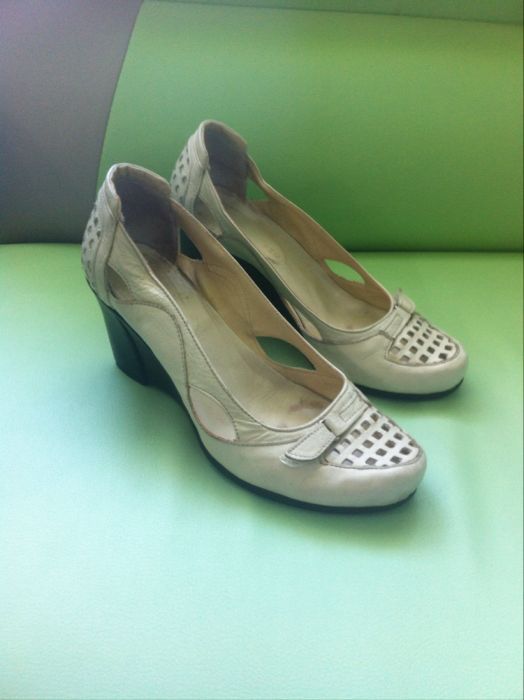 Туфлі, босоніжки шкіряні