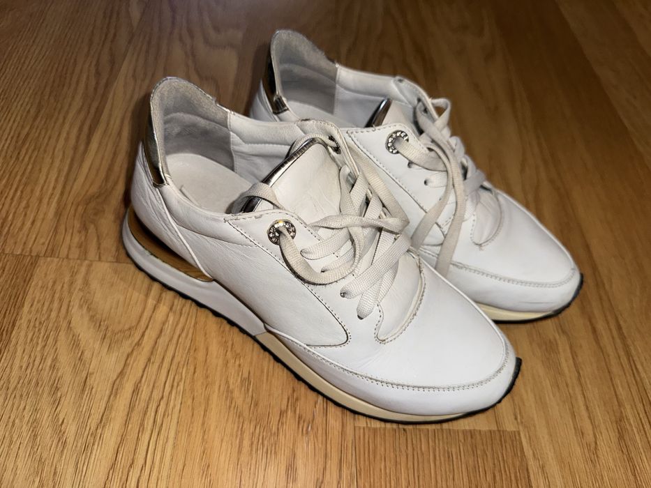 Кросівки білі