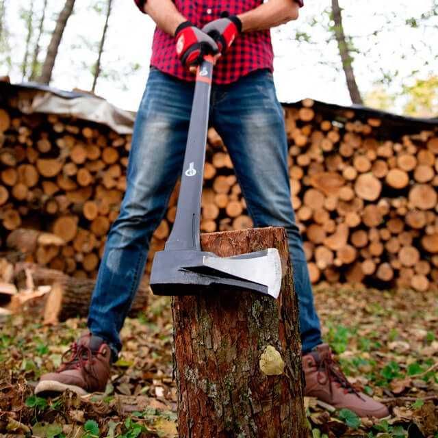 Колун кований 2200 г, ручка з фібергласу. INTERTOOL HT-0275.