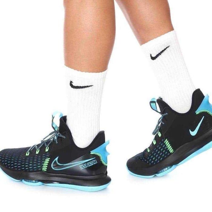 Кросівки Nike Air Zoom  LeBron Witness 5 оригінал розмір 40