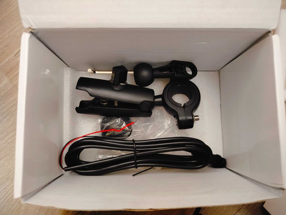 Sprzedam  5-calowy  CarPlay i Android Auto.